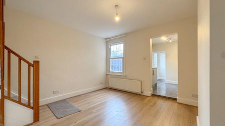 Priors Wood Road, Hertford Heath - Photo 2