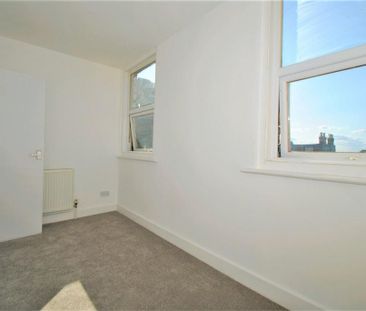 3 bedroom flat to rent - Photo 3