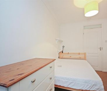 4 bedroom terraced house to rent - Photo 3