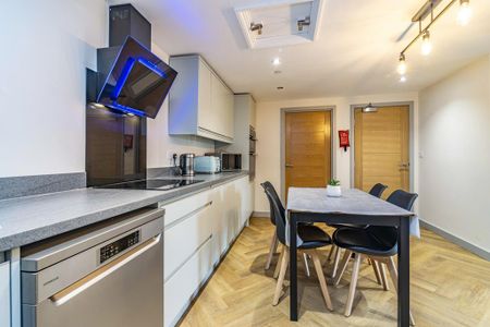 5 bedroom flat to rent - Photo 2