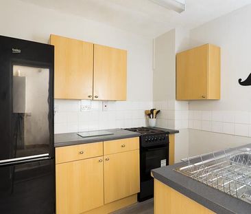 3 bedroom semi-detached house to rent - Photo 6