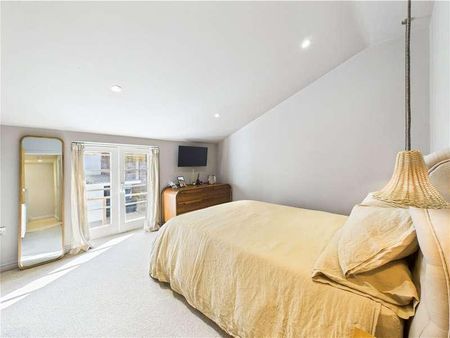 High Street, Crediton, Devon, EX17 - Photo 4