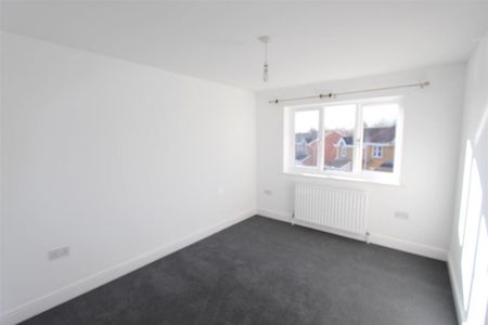 4 bedroom detached house to rent - Photo 3