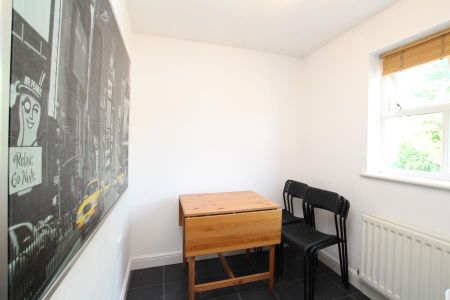 6 bedroom townhouse to rent - Photo 2