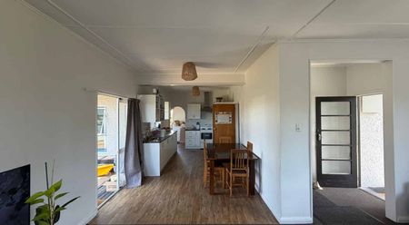 Family Friendly Home - Photo 2