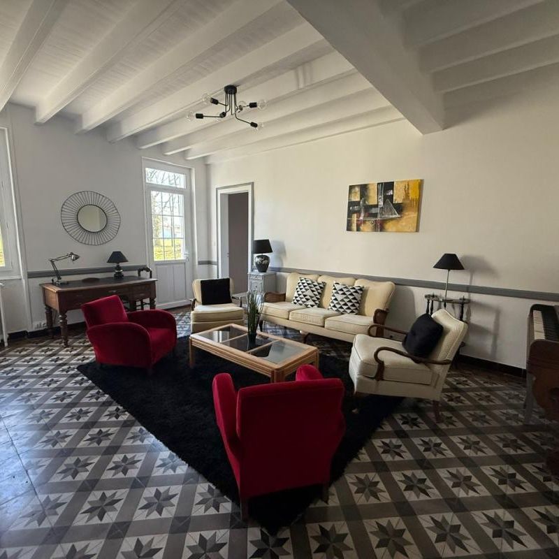 Maison 8 pièces Le Barp 211.37 m² - 5 chambres sur grand terrain - Photo 1