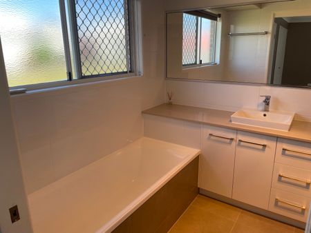 6 Fischer Court, Kearneys Spring QLD 4350 - House For Rent | Domain - Photo 5