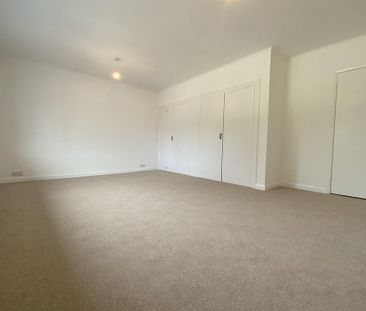 3 bedroom detached bungalow to rent - Photo 3