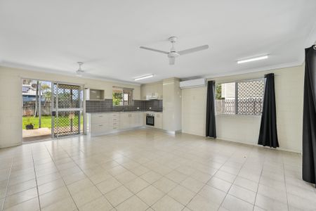 29 Palm Drive, DEERAGUN - Photo 2