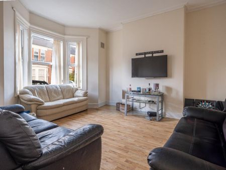 8 bedroom terraced house to rent - Photo 2