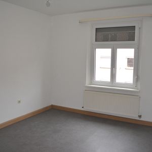*Renoviert - 2 Zimmer - Bad mit Wanne und Fenster - Kücheneinrichtung möglich - frei* - Photo 2