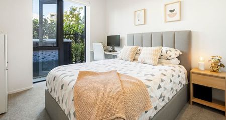 Modern Ground-Floor Apartment with Dual Access - Photo 3