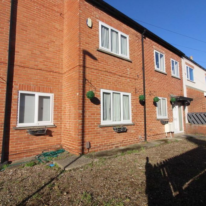 3 bedroom semi-detached house to rent - Photo 1