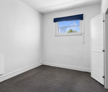 2-Bedroom Flat with 2 Off-street Carparks - Photo 4