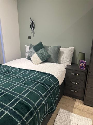 Candover Close, Harmondsworth UB7, London - Photo 2