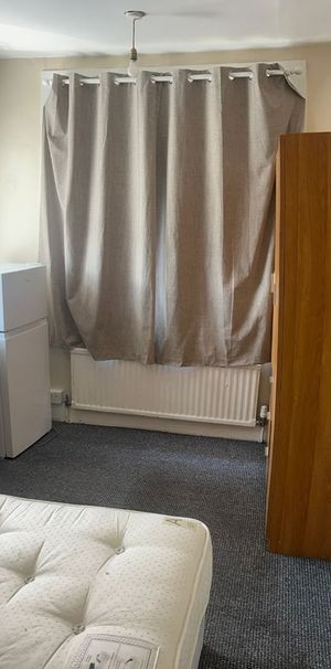 Room in a Shared Flat, Wembley Hill Road, HA9 - Photo 1