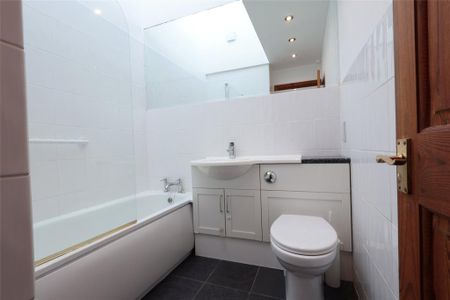 3 bedroom terraced house to rent - Photo 5