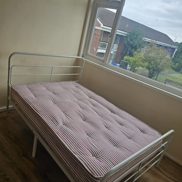 1 bedroom in a house share to rent - Photo 1