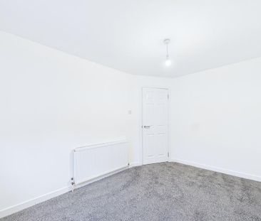 2 bedroom ground floor flat to rent - Photo 2