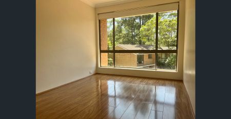 Renovated 3 Bedroom Town House | Double Lock Up Garage - Photo 3