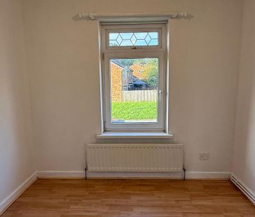 3 bedroom end of terrace house to rent - Photo 5