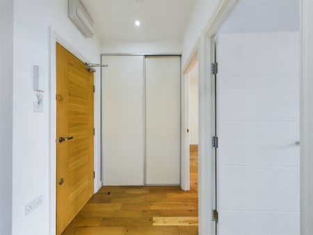 16 Elmfield Road, Bromley, BR1, London - Photo 3
