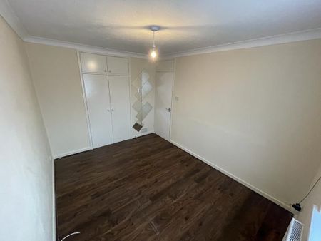 3 Bed End Terrace, Goodwin Close, CR4 - Photo 3