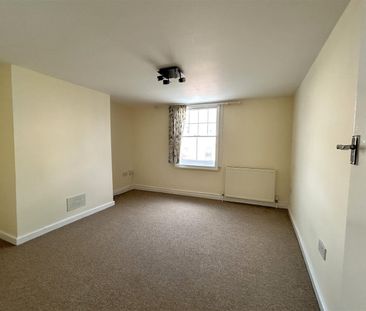 London Road, Chippenham, SN15 - Photo 1