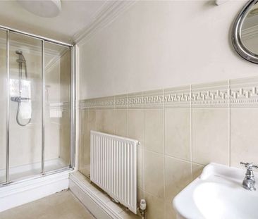 A first floor apartment to rent in a characterful building within a... - Photo 6