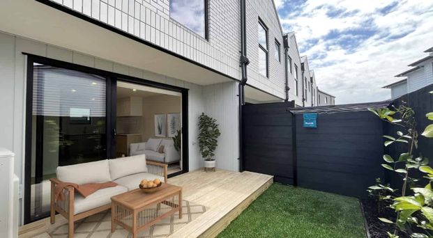 Brand new two bedroom, two bathroom property in Blockhouse bay. - Photo 1