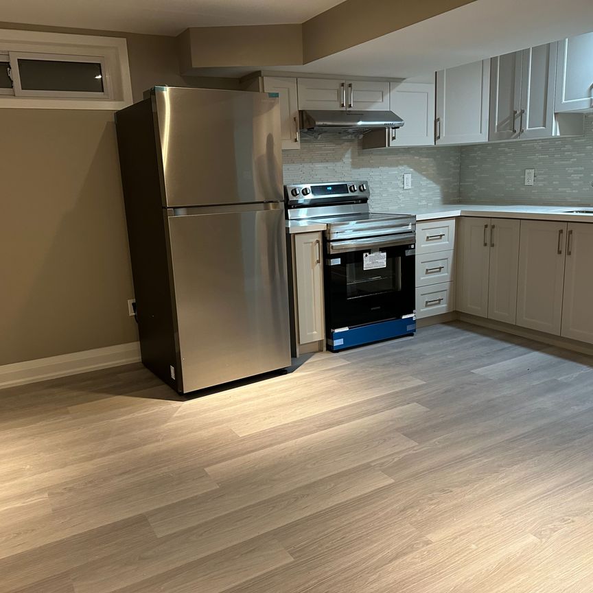 For Lease - 10 Suburban Drive, Mississauga, Ontario - Photo 1