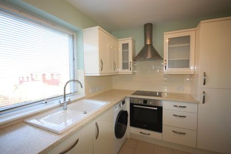 Jolive Court, Guildford, Surrey, GU1 - Photo 2