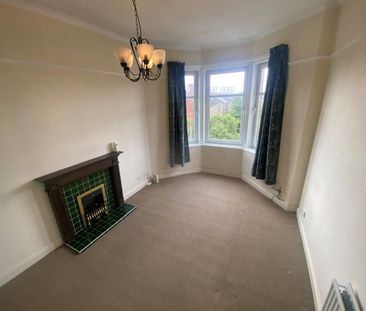 3 Bed Flat - Photo 3