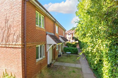 Varsity Drive, Twickenham, TW1 - Photo 4