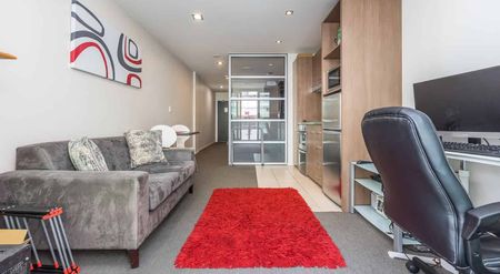 City-Central Apartment in The Beach - Photo 2