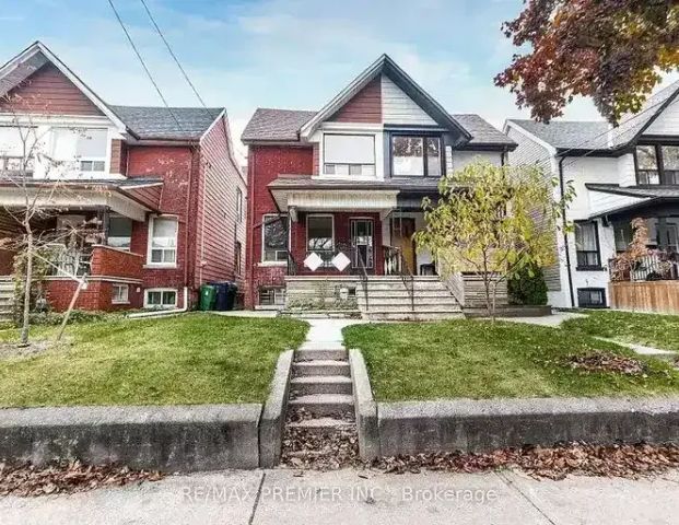 Freshly painted, and spacious main and lower-level 2 bedroom apartment. | 258 Symington Avenue, Toronto - Photo 1