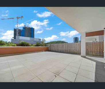 Open & Bright with an Extra Large Courtyard! - Photo 6