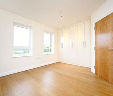 3 bedroom end of terrace house to rent - Photo 2
