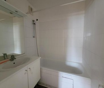 Location Appartement 2 pièces 42m² BOLBEC 76210 - Photo 3