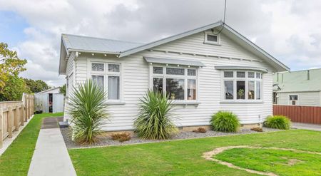 Character Cottage + Huge Garden - Photo 3