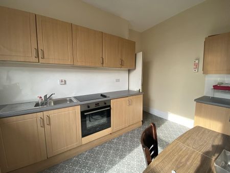 6 bedroom terraced house to rent - Photo 3