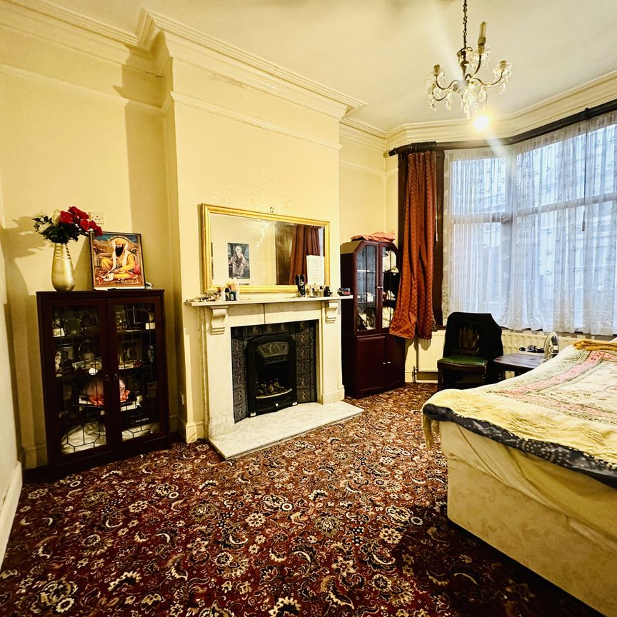 6 Bedroom Detached house for Rent - Photo 1