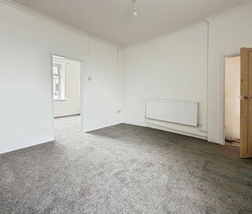 3 bedroom end of terrace house to rent - Photo 2