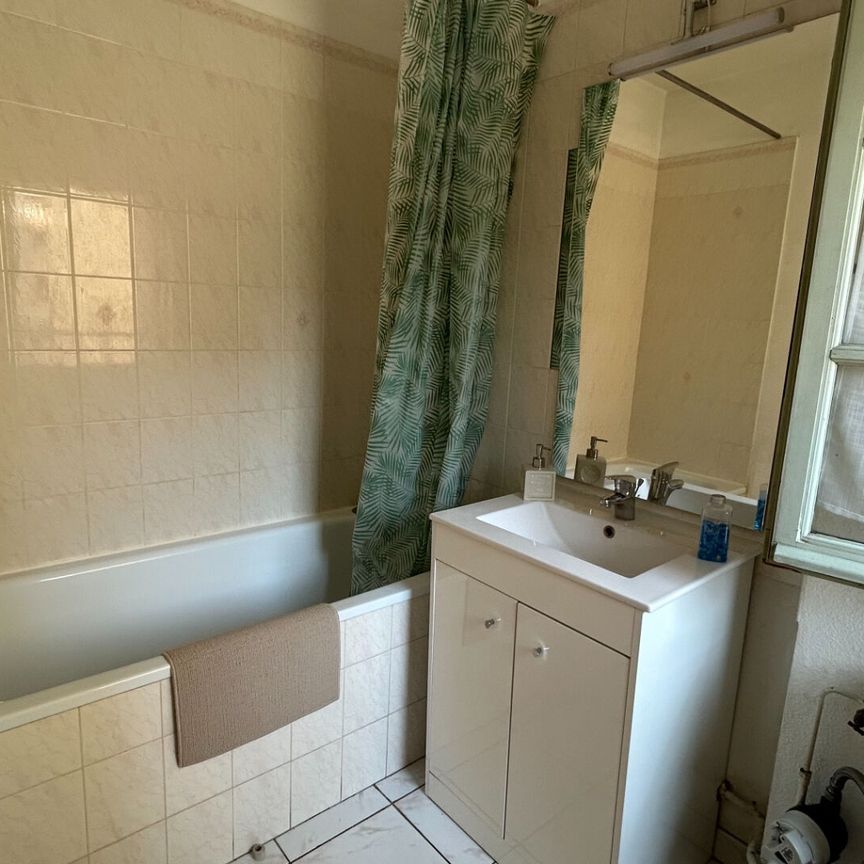 A LOUER // studio de 22.80 m² en intra-muros AVIGNON, - Photo 1