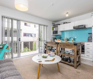 Downtown Sophistication - Photo 3