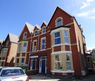 3 bedroom flat to rent - Photo 6