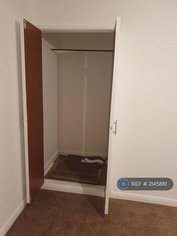 3 bedroom end of terrace house to rent - Photo 3