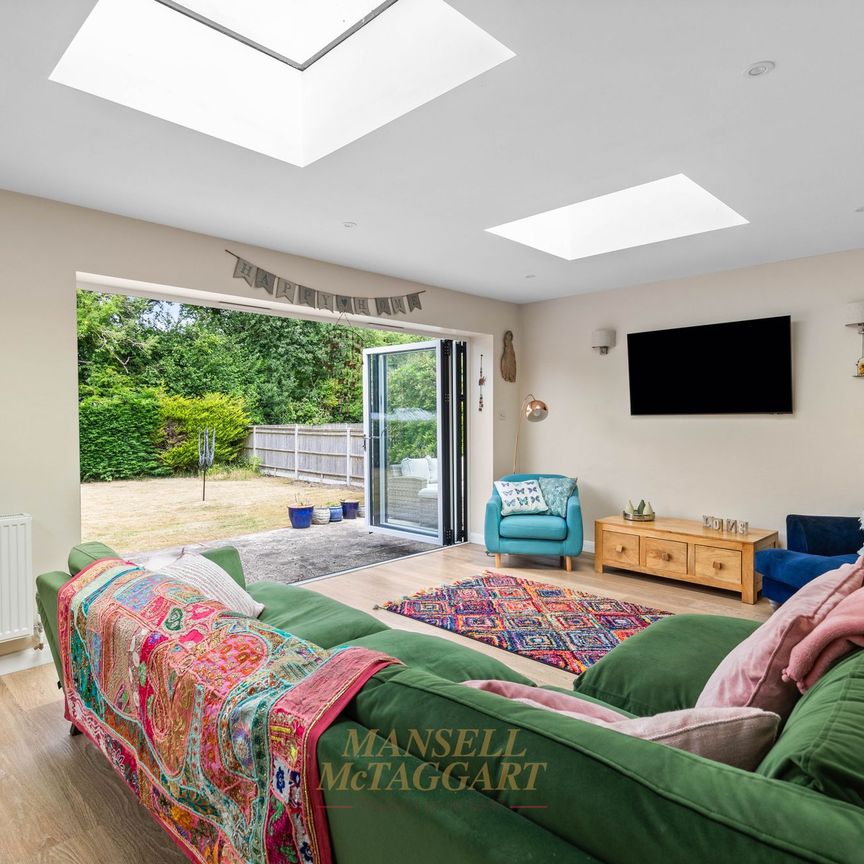 Copthorne Bank, Copthorne, RH10 - Photo 1