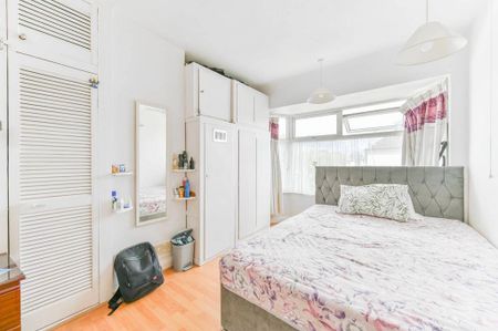 4 bedroom semi-detached house to rent - Photo 3