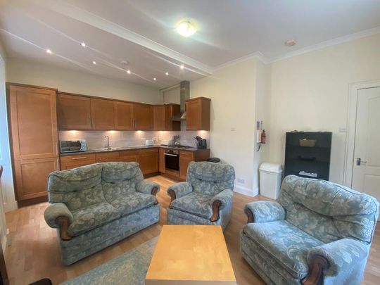 3 bedroom flat to rent - Photo 1